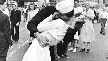 Murió el marinero de la icónica foto del beso del fin de la II Guerra Mundial Murió el marinero de la icónica foto del beso del fin de la II Guerra Mundial
