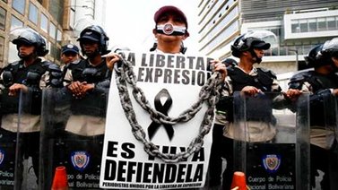Hasta la sede del Cencoex marcharon los trabajadores de la prensa para exigir divisas para papel