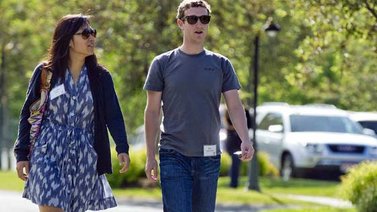 Creador de facebook y esposa los más generosos del 2013