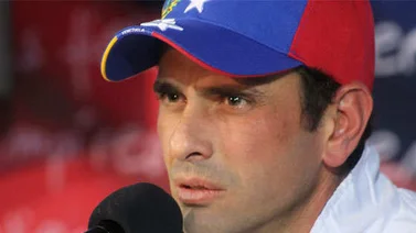Capriles pide a los estudiantes que "no caigan en la violencia"