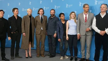 Berlinale abrió con una marea de estrellas en torno a Ralph Fiennes