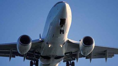EFE: Aumenta número venezolanos que viajan a Cuba a comprar dólares