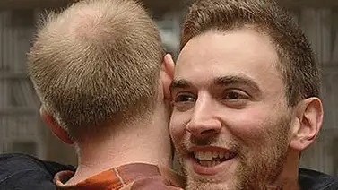 Hombre encontró a su salvador por Twitter Hombre encontró a su salvador por Twitter