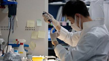 Fabrican un tejido en Japón que permite tomar el pulso