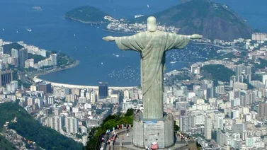 Cuatro muertos por la caída de un puente peatonal en Río de Janeiro