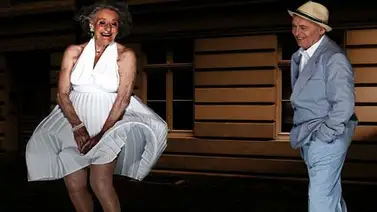 Ancianos crean calendario con momentos épicos del cine Ancianos crean calendario con momentos épicos del cine