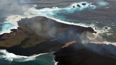 Una isla volcánica que crece 30 veces su tamaño en tres meses Una isla volcánica que crece 30 veces su tamaño en tres meses