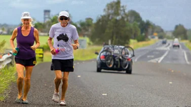 La pareja de 60 años que corre un maratón por día