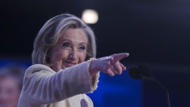 Hillary Clinton confía en que Kamala Harris "rompa el techo de cristal" y gane la presidencia