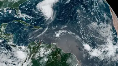 Ernesto volvió a convertirse en huracán y provoca marejadas en la costa de EEUU Ernesto volvió a convertirse en huracán y provoca marejadas en la costa de EEUU