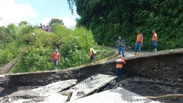 Continúa inspección de puente afectado por desborde de quebrada en Portuguesa