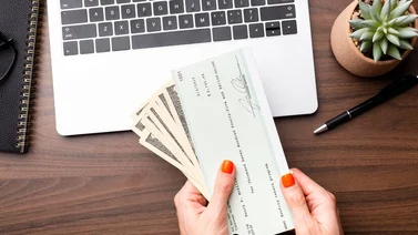 EEUU | Pagan bono por $ 4.873: sepa quiénes lo reciben