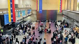 ¿En cuáles aeropuertos están tramitando permisos de viajes internacionales para menores?