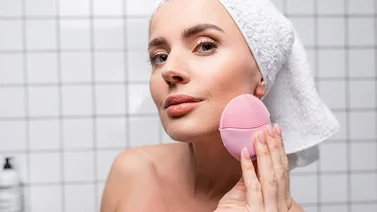 5 beneficios que tiene el uso del cepillo facial sónico