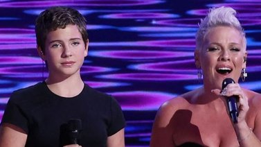 La emotiva presentación de Pink junto a su hija en la Convención Nacional Demócrata (+Video)