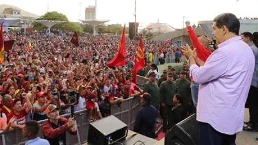 Develan nueva estatua de Hugo Chávez en La Guaira