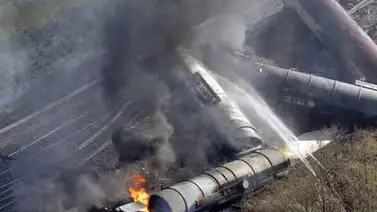 Explosión de vagones cisterna en pequeña localidad canadiense causa un muerto Explosión de vagones cisterna en pequeña localidad canadiense causa un muerto