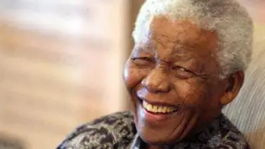 Médicos descartan desconectar aparatos que ayudan a mantener en vida a Mandela Médicos descartan desconectar aparatos que ayudan a mantener en vida a Mandela