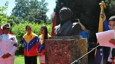 Venezuela conmemora 202 años de independencia con homenaje a Bolívar en Pekín Venezuela conmemora 202 años de independencia con homenaje a Bolívar en Pekín