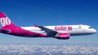 Una aerolínea contrata azafatas delgadas para ahorrar combustible