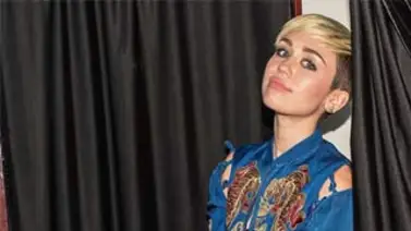 Miley Cyrus muestra un lado diferente de su look rebelde Miley Cyrus muestra un lado diferente de su look rebelde