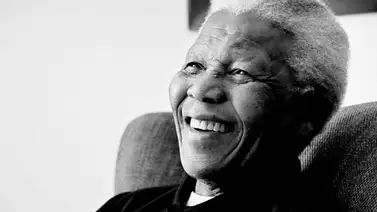 CRONOLOGÍA: Mandela, una vida de lucha, represión, libertad y victoria CRONOLOGÍA: Mandela, una vida de lucha, represión, libertad y victoria