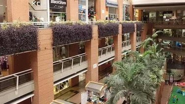 Este 8- D los centros comerciales no abrirán sus puertas