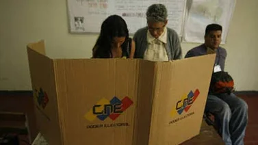 Acompañantes de voto asistido deberán presentar certificado de registro a miembros de mesa