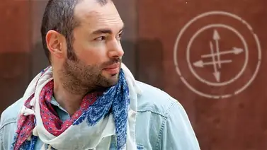 Santiago Cruz gozando de su hija recién nacida Santiago Cruz gozando de su hija recién nacida