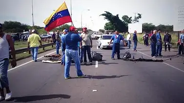 Trabajadores de las empresas básicas protestan en la avenida Guayana para exigir pagos Trabajadores de las empresas básicas protestan en la avenida Guayana para exigir pagos