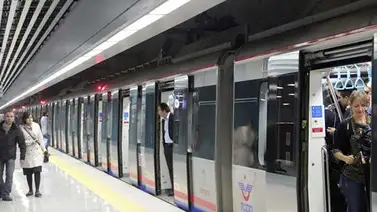 Túnel que comunica Europa con Asia sufre una avería en su primer día funcionando Túnel que comunica Europa con Asia sufre una avería en su primer día funcionando