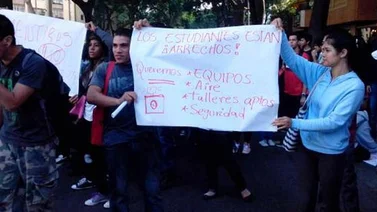 Av. Páez se encuentra cerrada por protesta de estudiantes del IUTIRLA