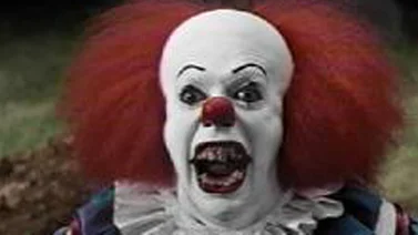 ¡Susto! Entra a una fiesta infantil disfrazado de payaso y mata a un hombre