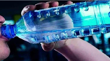 Porqué tomar 8 vasos de agua al día
