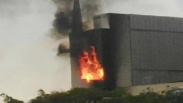 Cierran acceso por Colinas Los Caobos tras incendio en sede de Venevisión