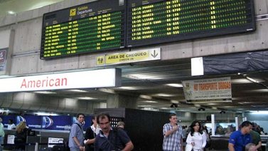 AFP: "Pasajeros fantasmas" llenan vuelos internacionales para tener dólares Cadivi