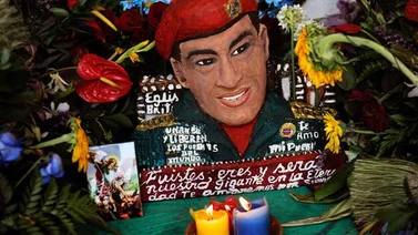 EFE: Chávez se sube a los altares caseros tras seis meses de su muerte