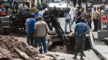 Hidrocapital continúa reparación de tubería en la avenida Francisco Fajardo