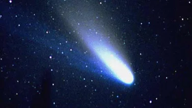 Un objeto "brillante" atraviesa el cielo en rusia dejando una estela durante una hora