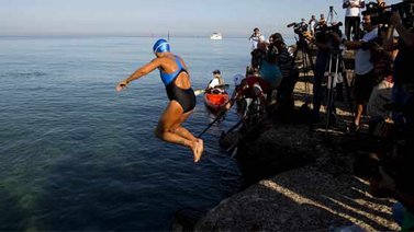 Nadadora se acerca a la Florida desde Cuba