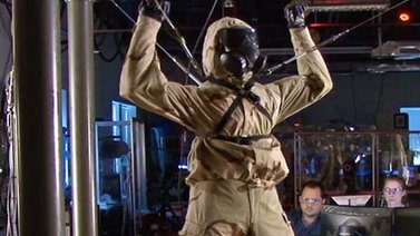 Crean robot soldado que probará trajes de protección química