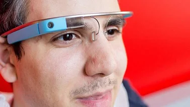 Asistente de Apple se burla de las gafas tecnológicas de Google Glass