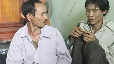 Padre y su hijo salen de la jungla tras 40 años Padre y su hijo salen de la jungla tras 40 años