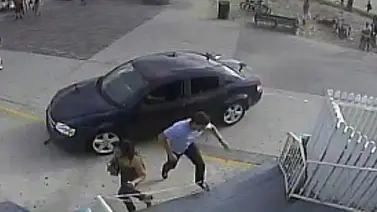 Un muerto y 11 heridos tras embestir vehículo contra peatones en Los Ángeles Un muerto y 11 heridos tras embestir vehículo contra peatones en Los Ángeles