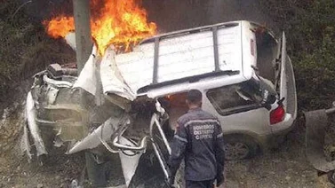 Choque e incendio de una camioneta en la Caracas – La Guaira colapsó la vía