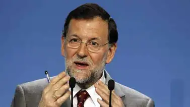 Entregan 210.000 firmas al Congreso de España para exigir la "verdad o la dimisión" de Rajoy Entregan 210.000 firmas al Congreso de España para exigir la "verdad o la dimisión" de Rajoy