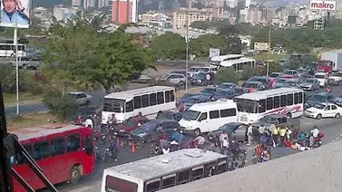 Levantada la tranca en la autopista Caracas – Guarenas Levantada la tranca en la autopista Caracas – Guarenas