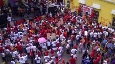 "Rayaron" la sede del gobierno regional de Los Teques