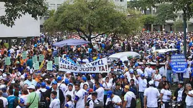 Ministro Calzadilla promete dar respuesta a profesores sobre exigencias laborales Ministro Calzadilla promete dar respuesta a profesores sobre exigencias laborales