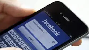 Los jóvenes escapan de Facebook porque hay demasiados adultos. Los jóvenes escapan de Facebook porque hay demasiados adultos.